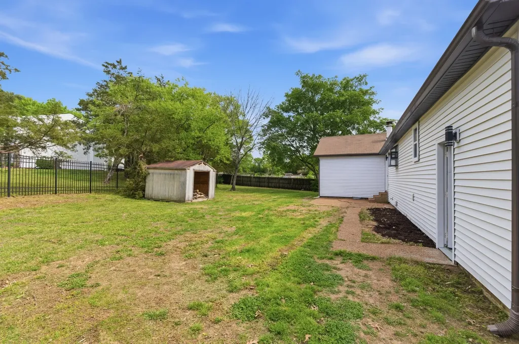 361 Clearlake Dr, W Nashville TN 37217