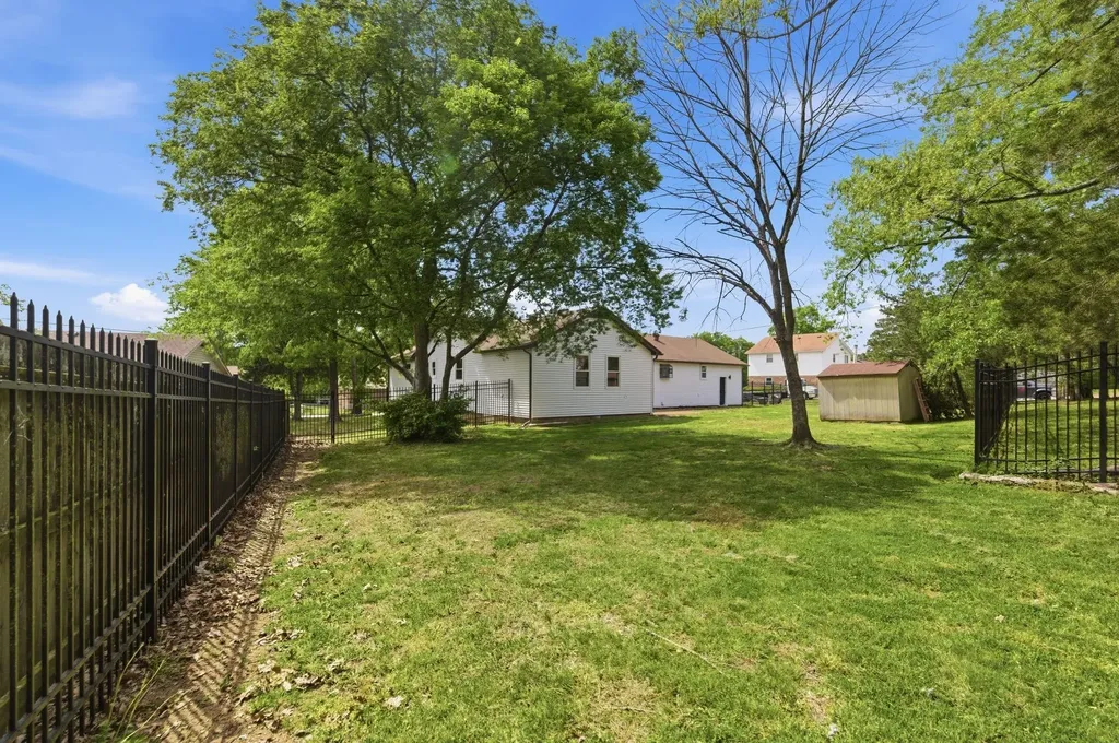 361 Clearlake Dr, W Nashville TN 37217