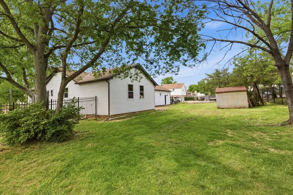 361 Clearlake Dr, W Nashville TN 37217