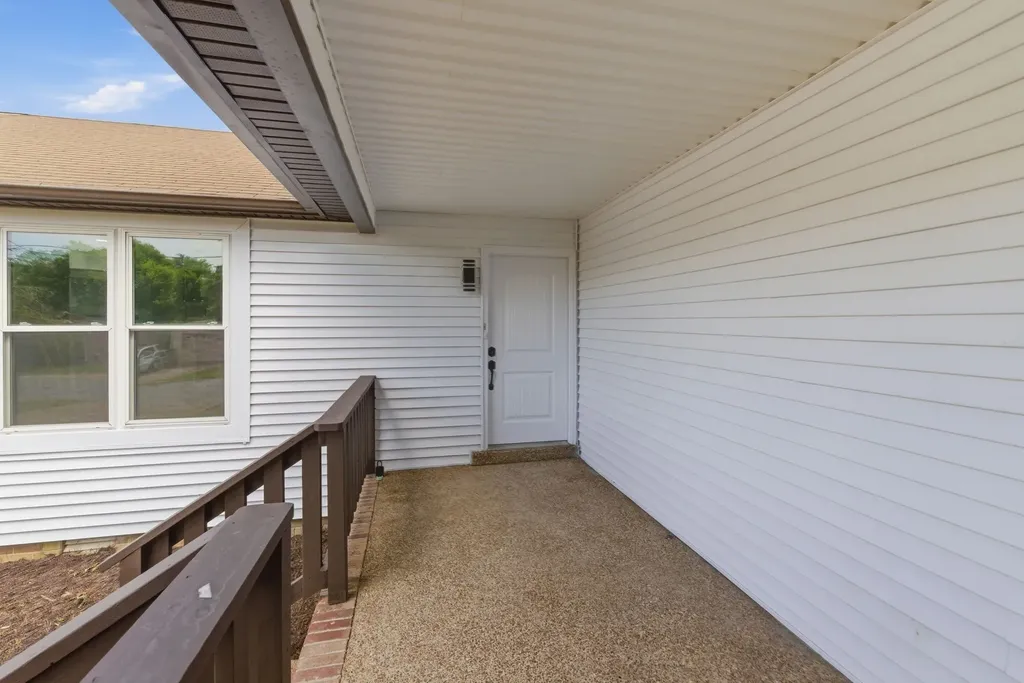 361 Clearlake Dr, W Nashville TN 37217