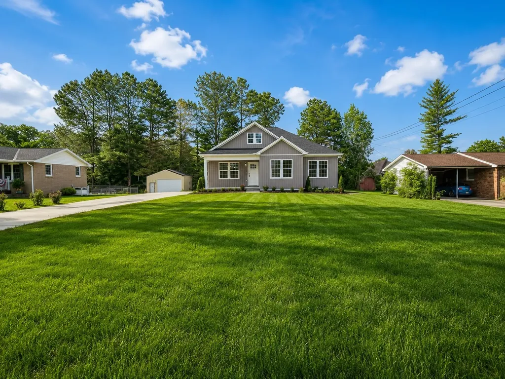 108 Phillips Road Charlotte TN 37036