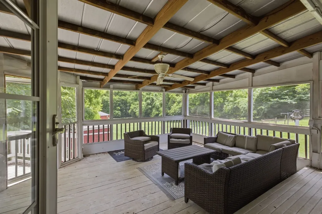 1061 Cliff White Road Columbia TN 38401