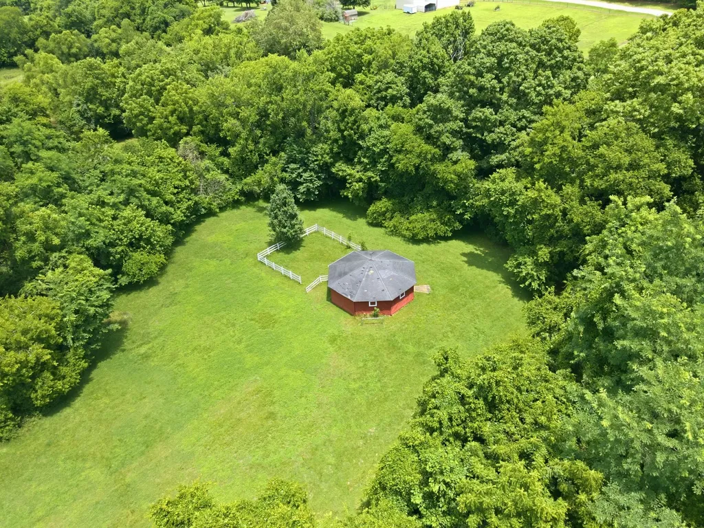 1061 Cliff White Road Columbia TN 38401