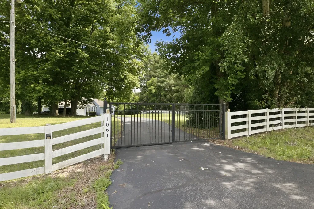 1061 Cliff White Road Columbia TN 38401