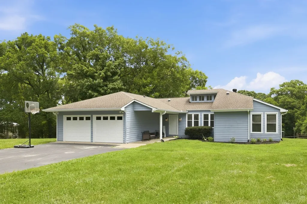 1061 Cliff White Road Columbia TN 38401