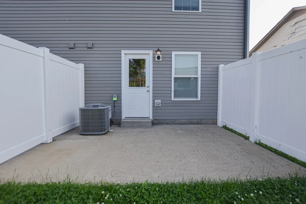1030 W Creek Coyote Trail Clarksville TN 37042