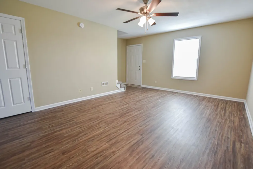 1030 W Creek Coyote Trail Clarksville TN 37042