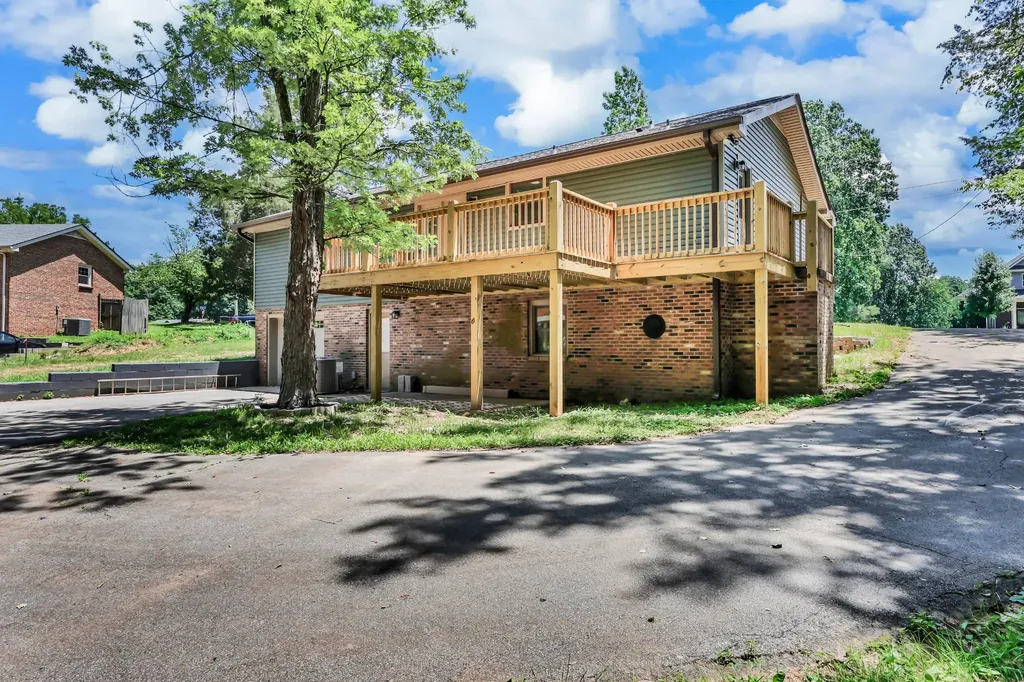 514 Lisa Court Clarksville TN 37043