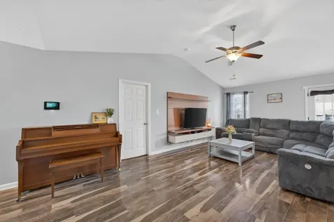 120 Bob White Trail Oak Grove KY 42262