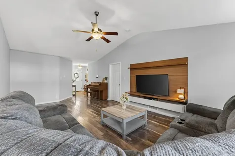 120 Bob White Trail Oak Grove KY 42262