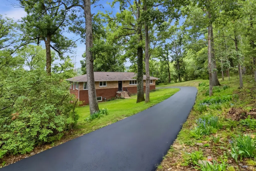 827 Redwood Drive Nashville TN 37220