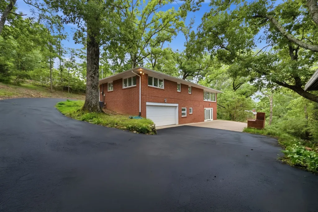 827 Redwood Drive Nashville TN 37220