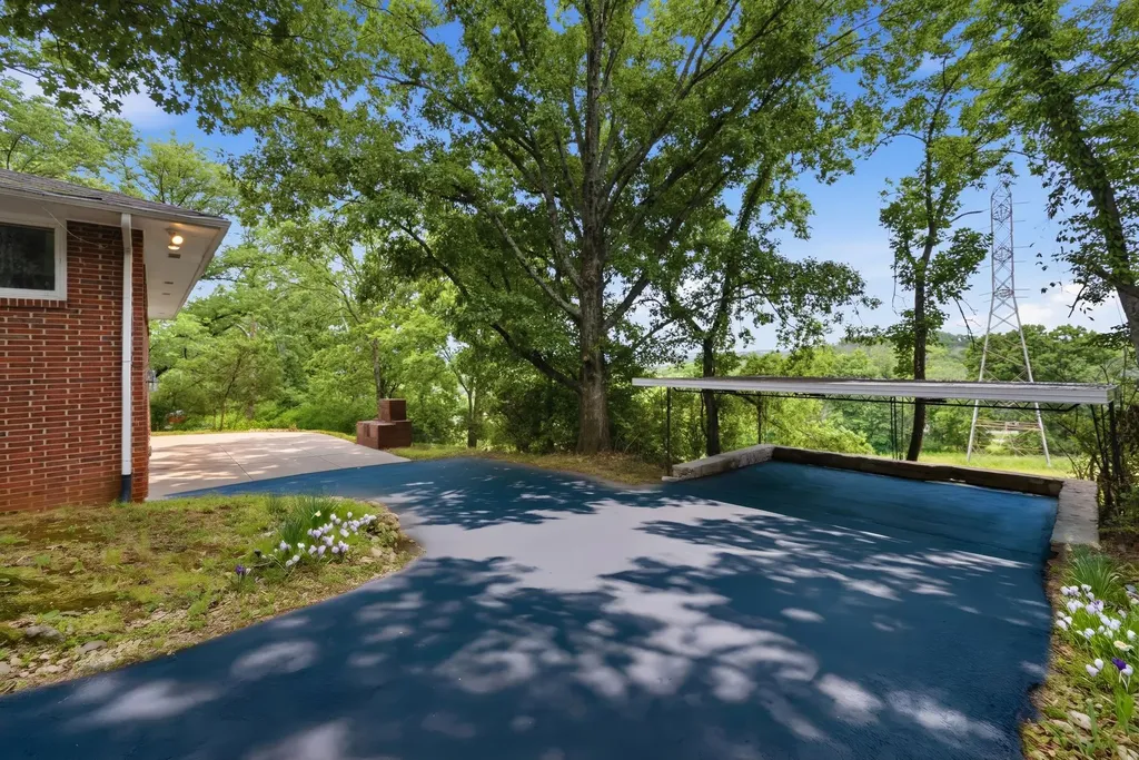 827 Redwood Drive Nashville TN 37220