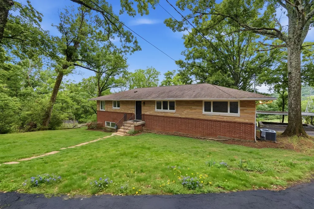827 Redwood Drive Nashville TN 37220