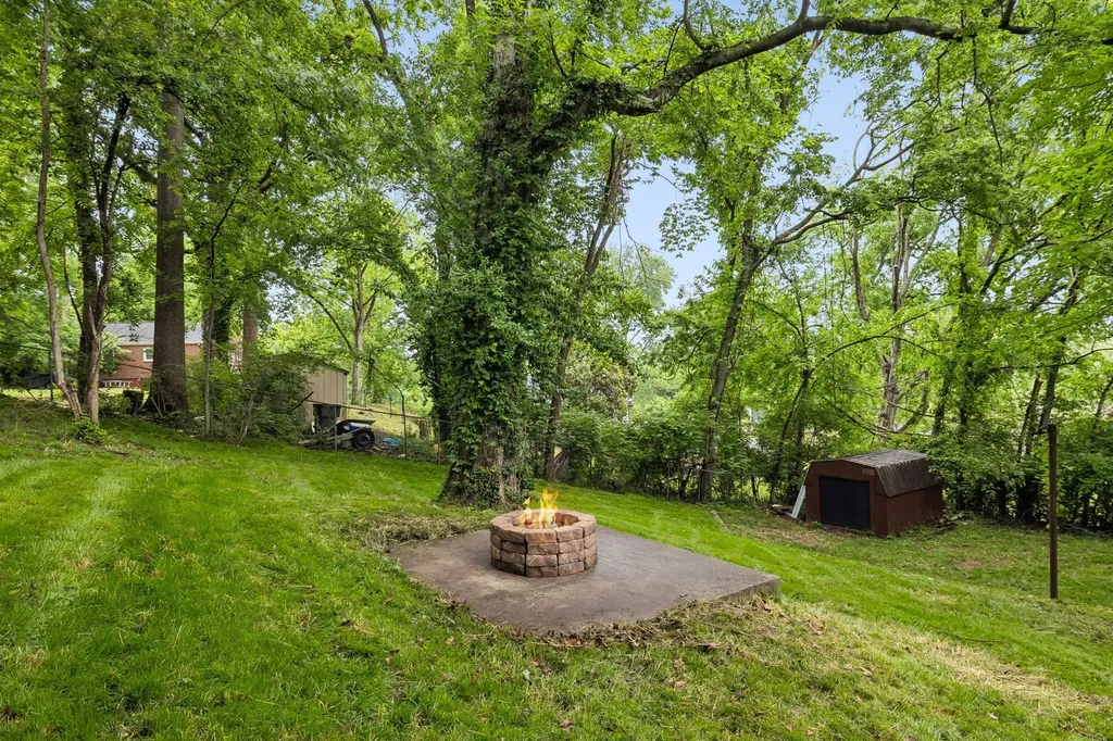 736 Carlyle Place Nashville TN 37211