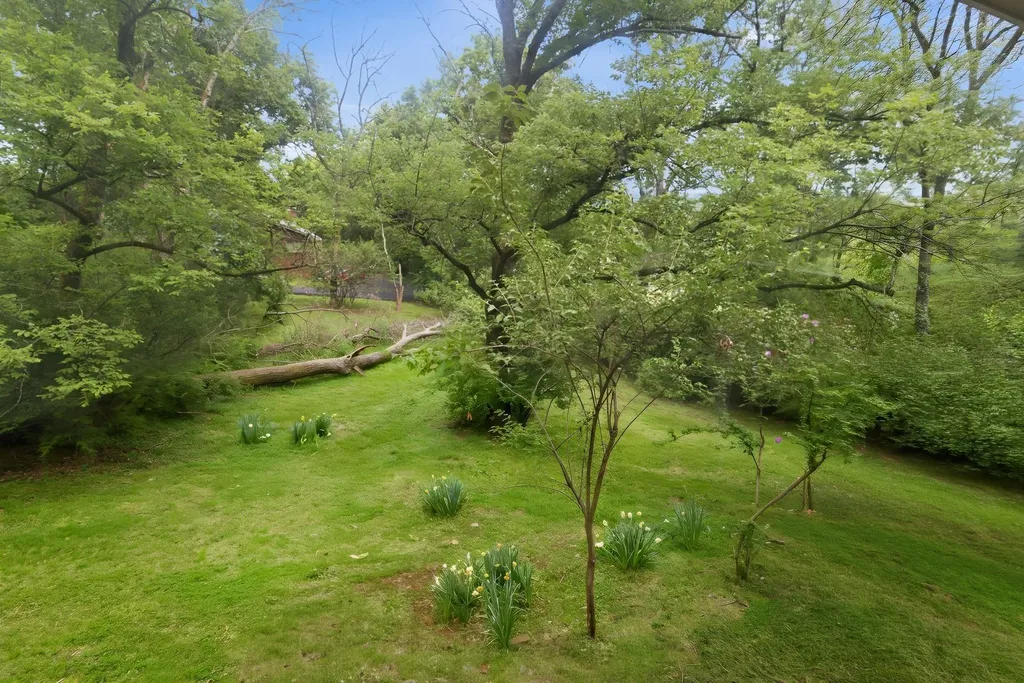 827 Redwood Drive Nashville TN 37220
