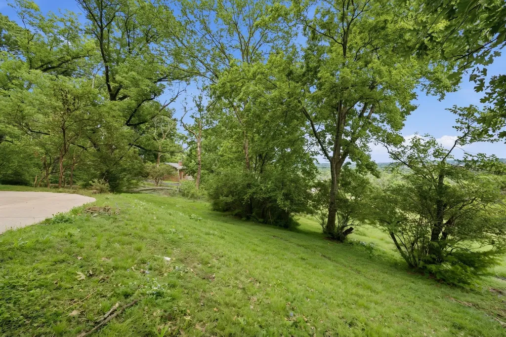 827 Redwood Drive Nashville TN 37220