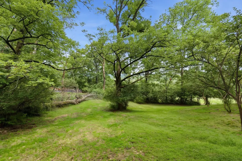827 Redwood Drive Nashville TN 37220