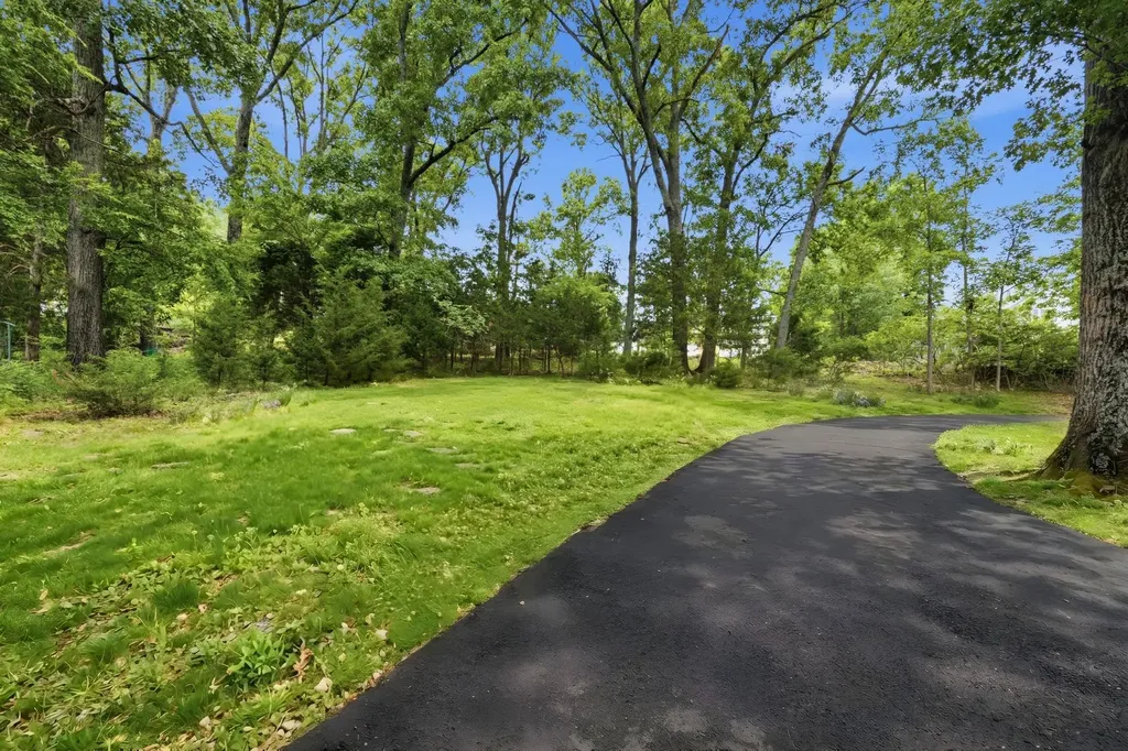 827 Redwood Drive Nashville TN 37220
