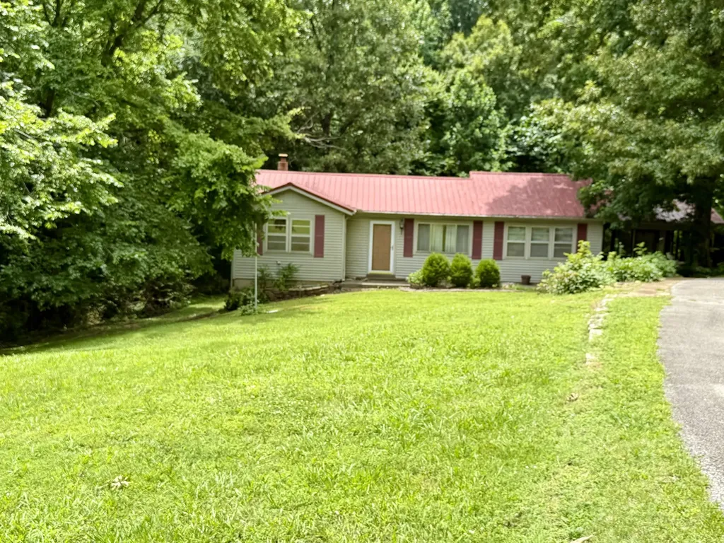 2115 Spring Hill Road Paris TN 38242