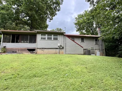 2115 Spring Hill Road Paris TN 38242