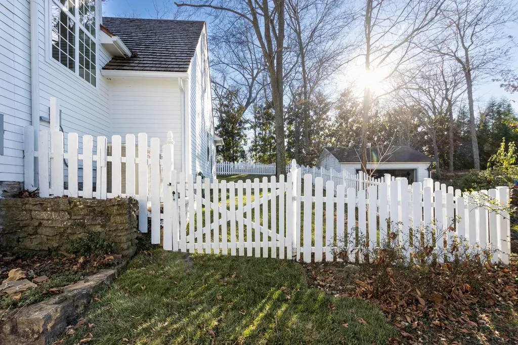 4401 Iroquois Avenue Nashville TN 37205