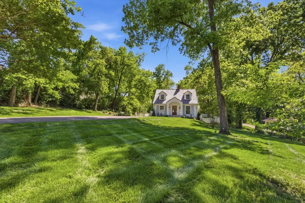 4401 Iroquois Avenue Nashville TN 37205