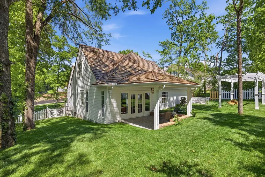 4401 Iroquois Avenue Nashville TN 37205