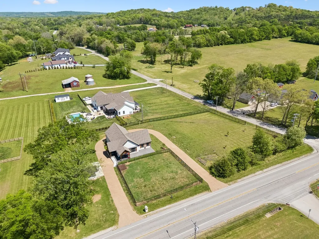 2104 Williamsport Pike Columbia TN 38401
