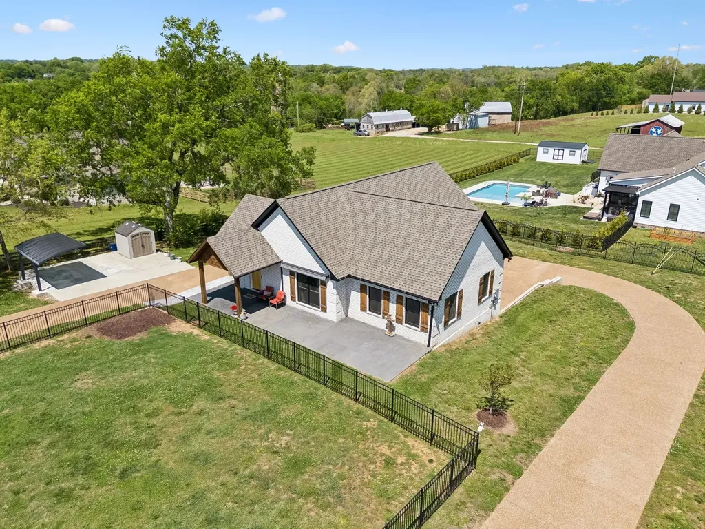 2104 Williamsport Pike Columbia TN 38401