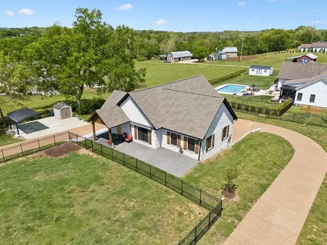 2104 Williamsport Pike Columbia TN 38401
