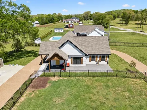 2104 Williamsport Pike Columbia TN 38401