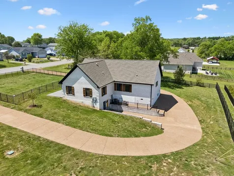 2104 Williamsport Pike Columbia TN 38401