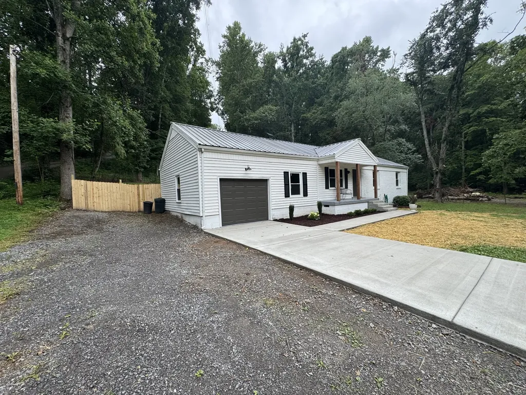 7880 Johnny Crow Road Lyles TN 37098