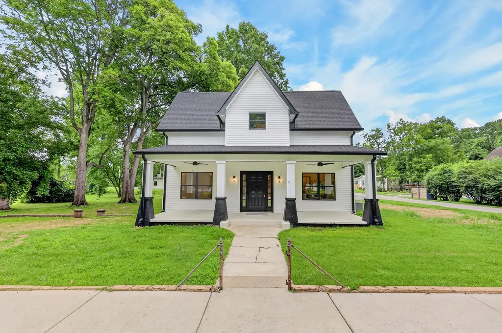 102 Cowan St, W Cowan TN 37318