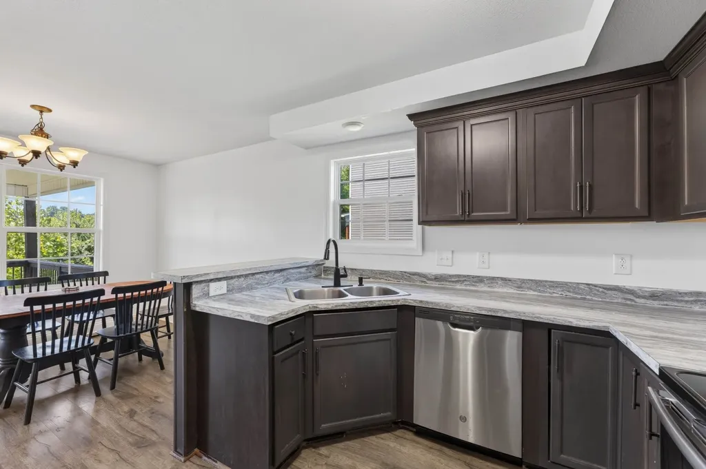 832 Crestone Lane Clarksville TN 37042