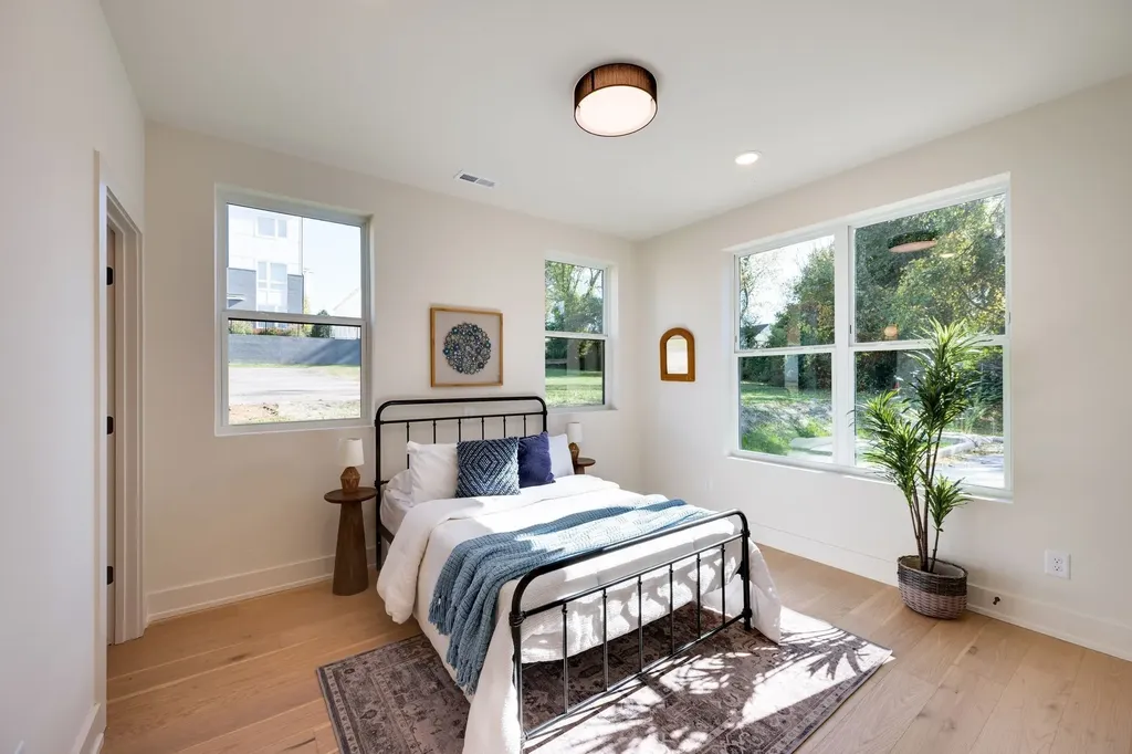 1040 East Trinity Nashville TN 37216