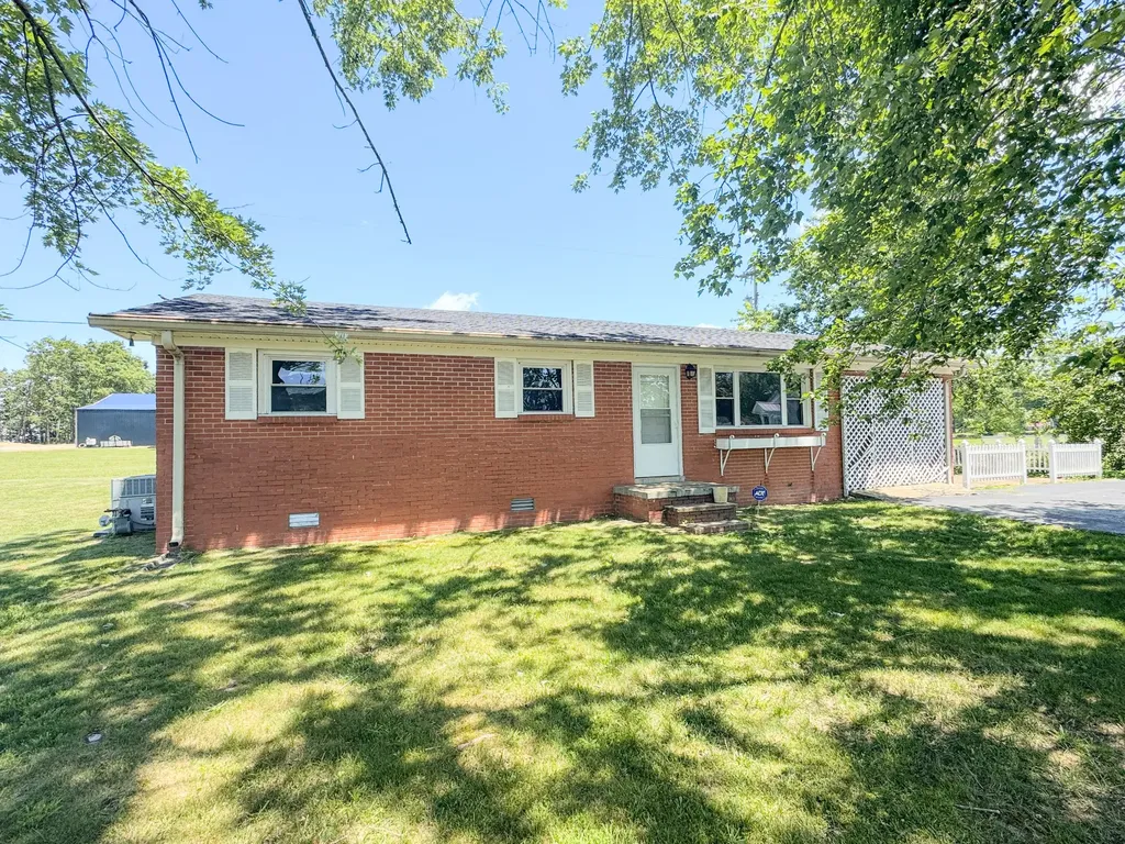 1204 Meadowlark Circle Lafayette TN 37083