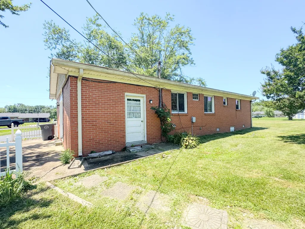 1204 Meadowlark Circle Lafayette TN 37083