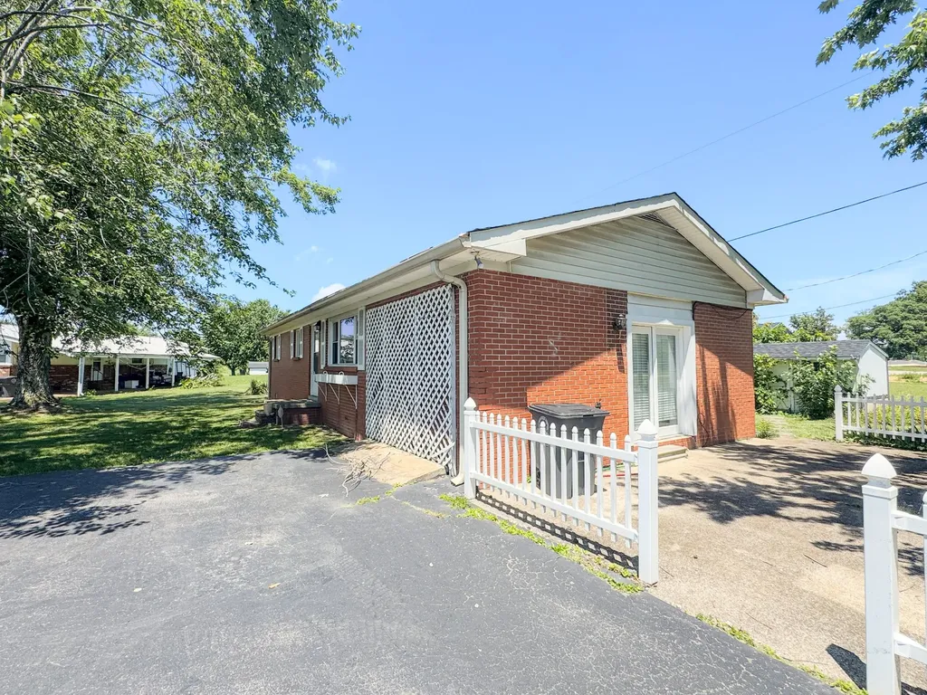 1204 Meadowlark Circle Lafayette TN 37083