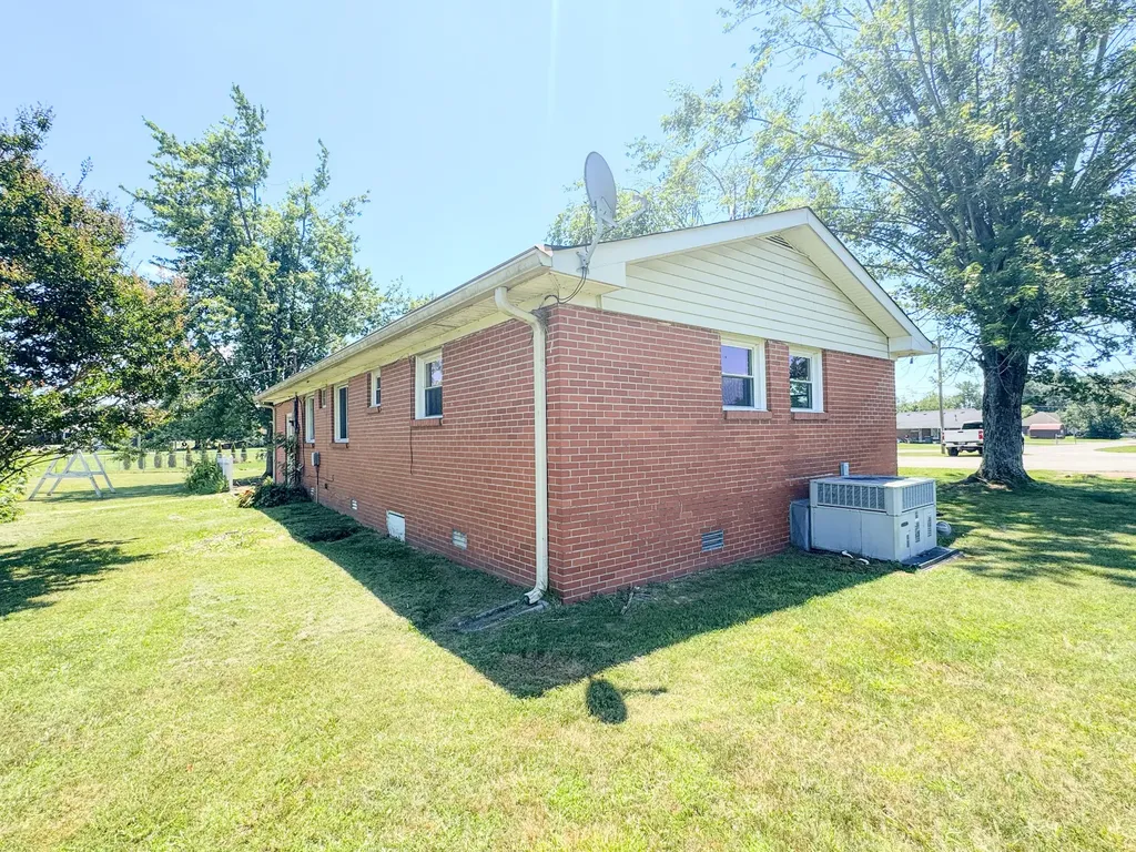 1204 Meadowlark Circle Lafayette TN 37083