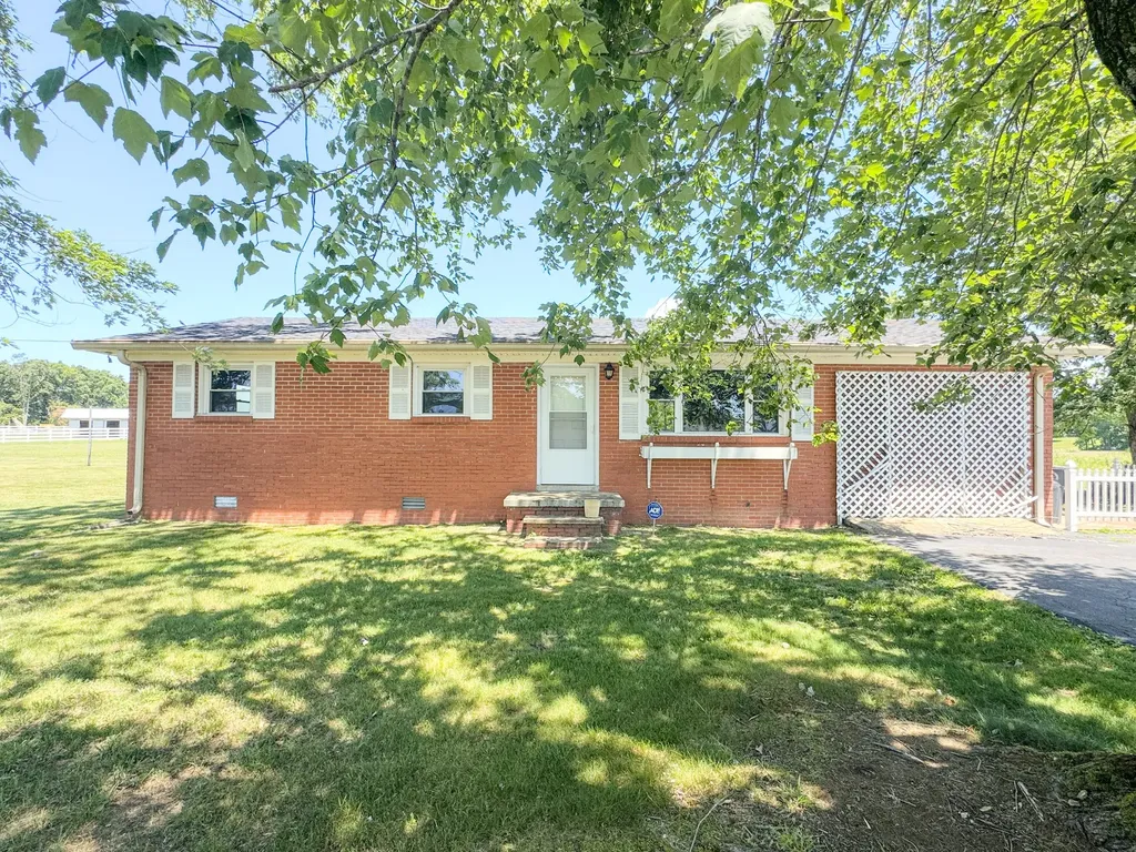 1204 Meadowlark Circle Lafayette TN 37083