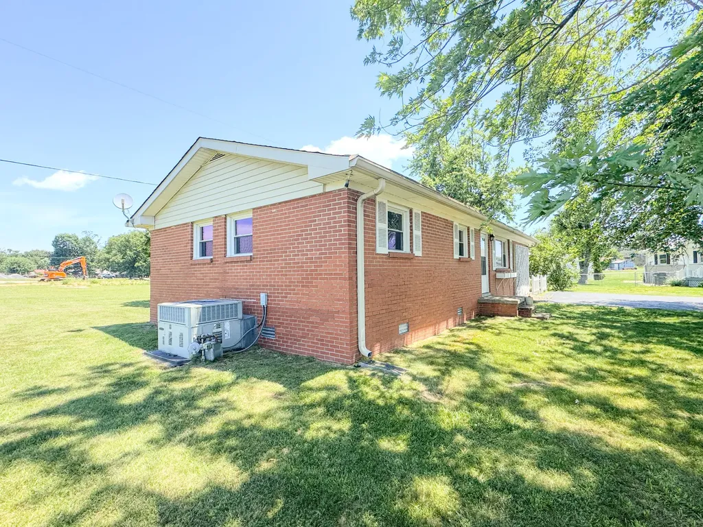 1204 Meadowlark Circle Lafayette TN 37083