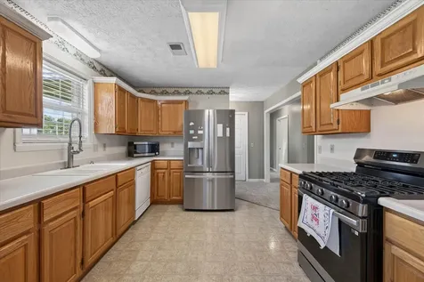 6702 Highway 41, N Cedar Hill TN 37032