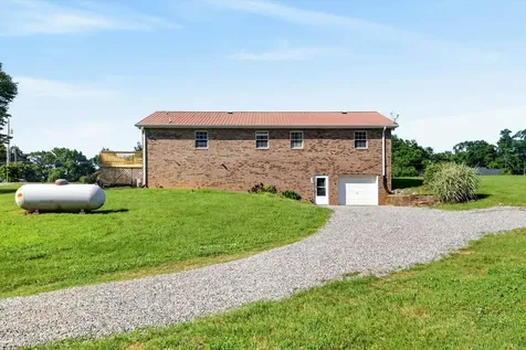 6702 Highway 41, N Cedar Hill TN 37032