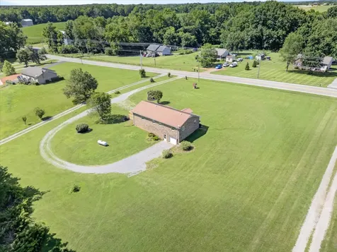 6702 Highway 41, N Cedar Hill TN 37032
