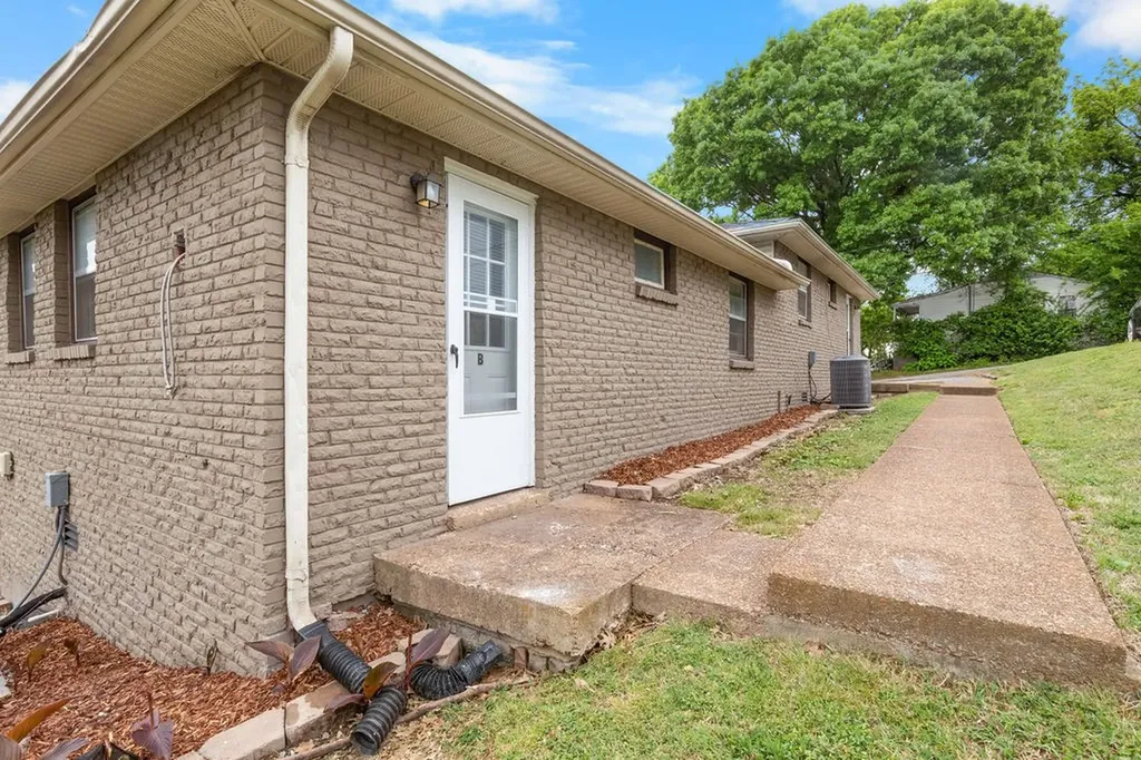 895 W Sharpe Avenue Nashville TN 37206