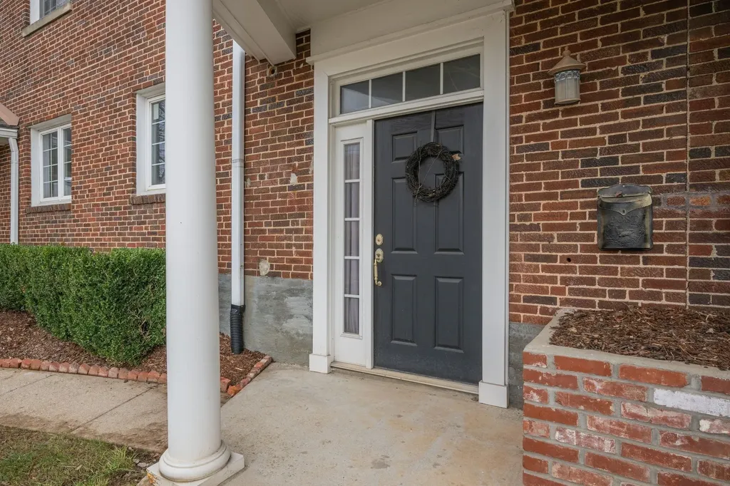 202A West College Street Dickson TN 37055