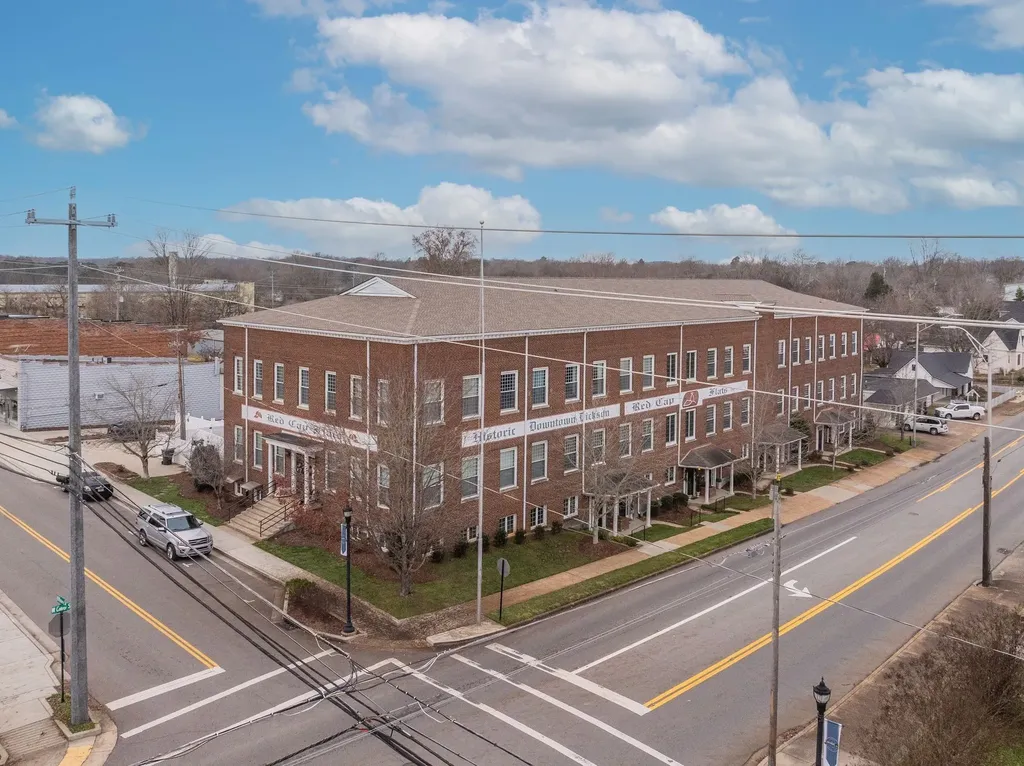 202A West College Street Dickson TN 37055