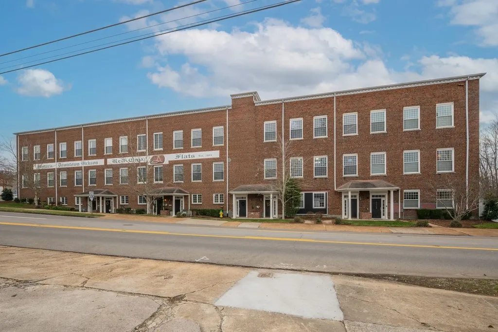 202A West College Street Dickson TN 37055